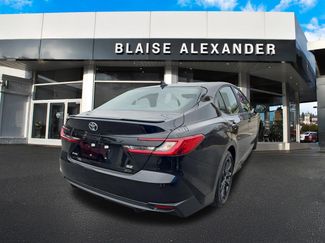 Used 2025 Toyota Camry SE video 3