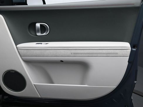 Used 2022 Hyundai Ioniq 5 Limited image 16