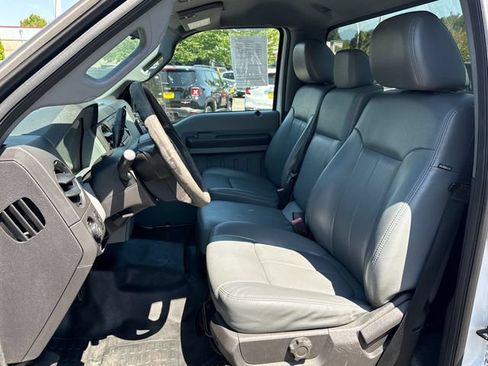 Used 2016 Ford F250 XL w/ Camper Package RWD image 10
