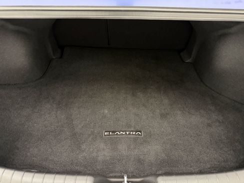 Used 2024 Hyundai Elantra Limited FWD image 5