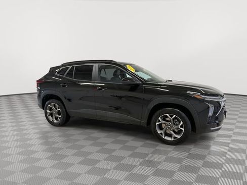 Certified 2025 Chevrolet Trax LT w/ LT Convenience Package image 13