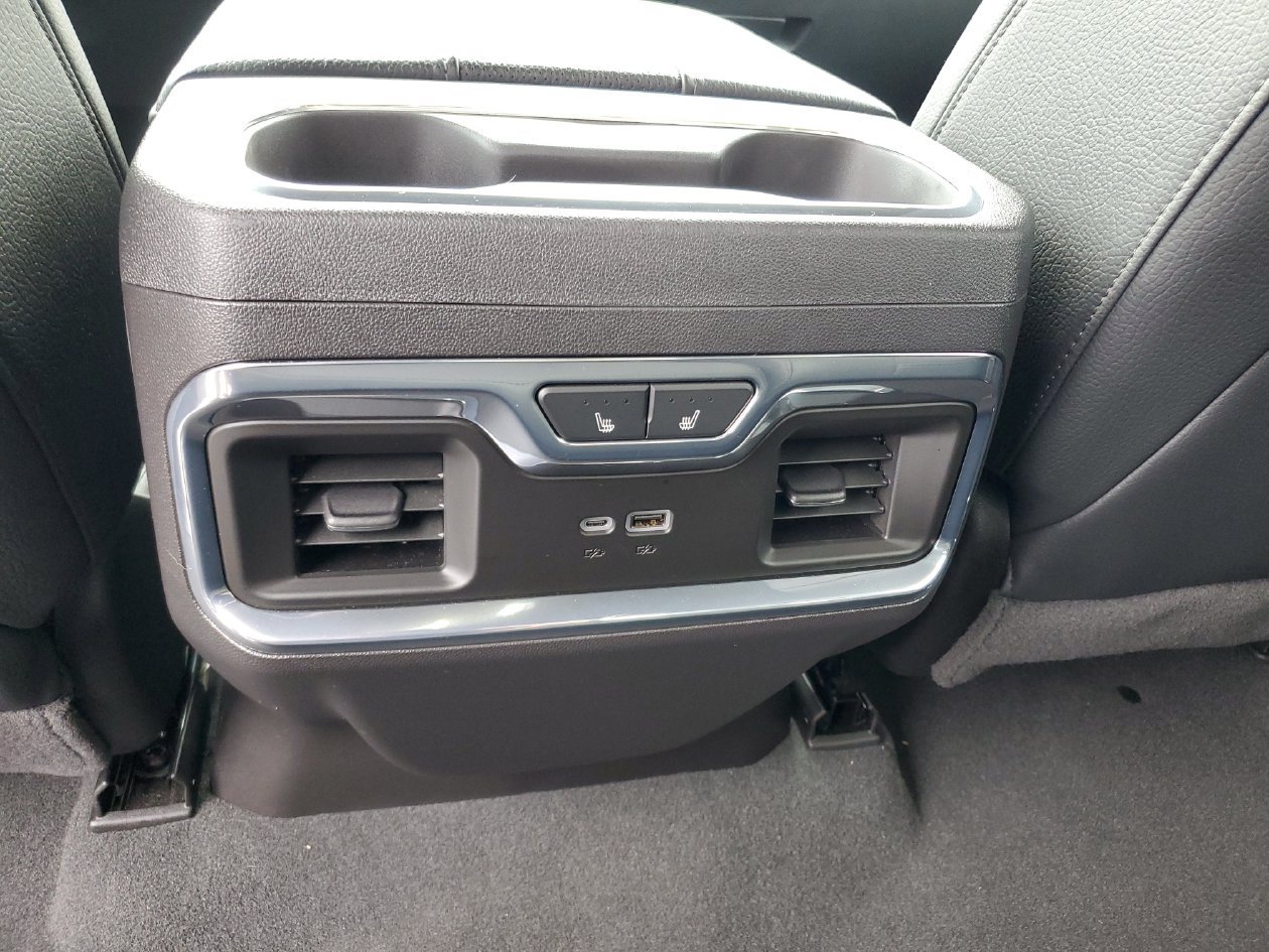 Used 2025 GMC Sierra 1500 Denali w/ Technology Package AWD/4WD image 16