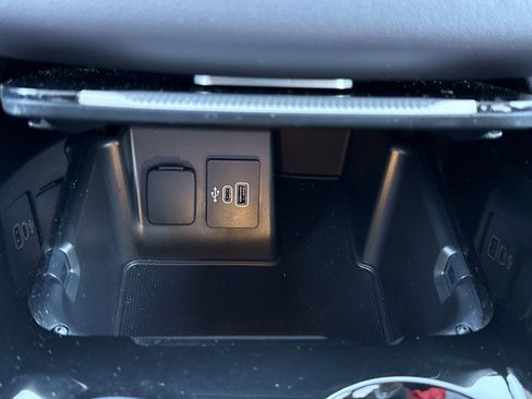 Used 2025 Ford Explorer Platinum w/ Ultimate Package image 29