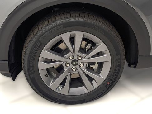 New 2026 Ford Explorer Active w/ Active Comfort Package image 9