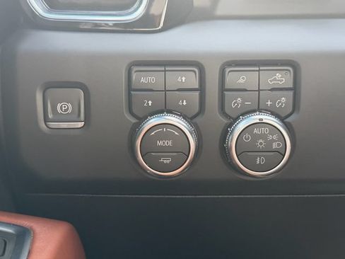 Used 2024 GMC Sierra 1500 Denali Ultimate AWD/4WD image 32