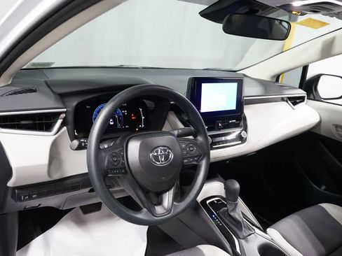 Used 2026 Toyota Corolla LE FWD image 11