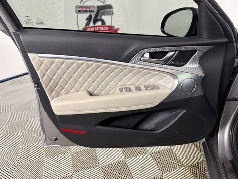 Used 2022 Genesis G70 3.3T image 12