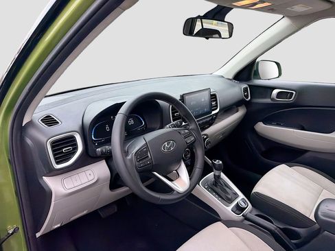 Used 2023 Hyundai Venue SEL image 9