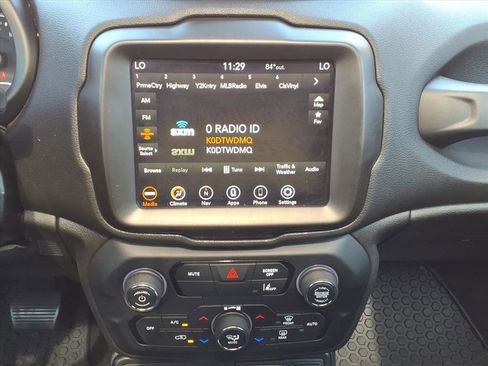 Used 2022 Jeep Renegade Latitude w/ Sun/Sound Group image 18