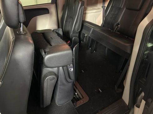 Used 2018 Dodge Grand Caravan SXT FWD image 34