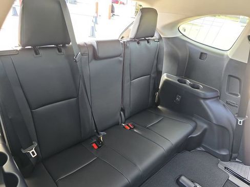 New 2025 Toyota Highlander XLE image 12