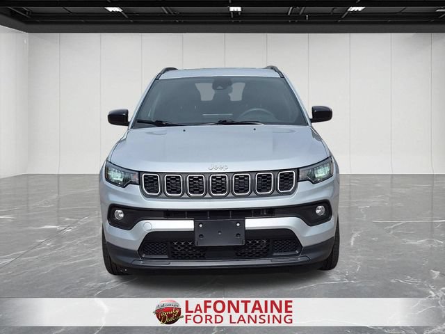 Used 2024 Jeep Compass Latitude AWD/4WD image 8