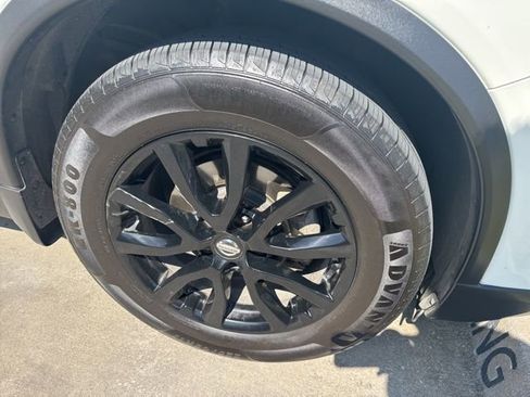 Used 2017 Nissan Rogue SV image 8