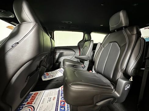 New 2026 Chrysler Pacifica Select w/ S Appearance Package image 18