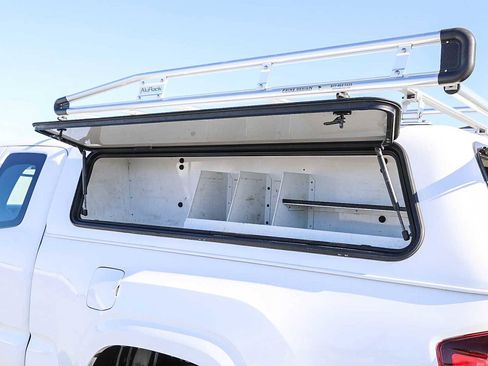 Certified 2018 Toyota Tacoma SR image 28