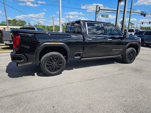 Used 2022 GMC Sierra 2500 Denali w/ Denali Black Diamond Edition AWD/4WD image 6