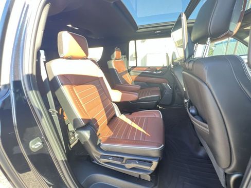 Used 2023 GMC Yukon XL Denali Ultimate image 28