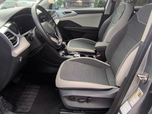 Used 2025 Volkswagen Taos SE AWD/4WD image 21