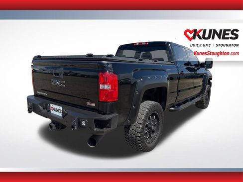 Used 2018 GMC Sierra 2500 SLT w/ Duramax Plus Package AWD/4WD image 10