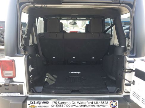 Used 2015 Jeep Wrangler Unlimited Rubicon AWD/4WD image 25