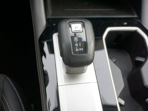 Used 2025 Mitsubishi Outlander SE image 10