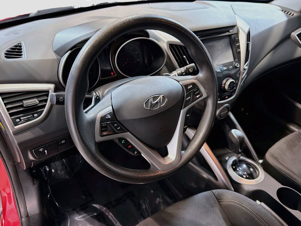 Used 2016 Hyundai Veloster FWD image 8