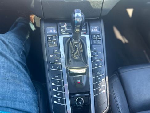 Used 2018 Porsche Macan Sport Edition AWD/4WD image 33