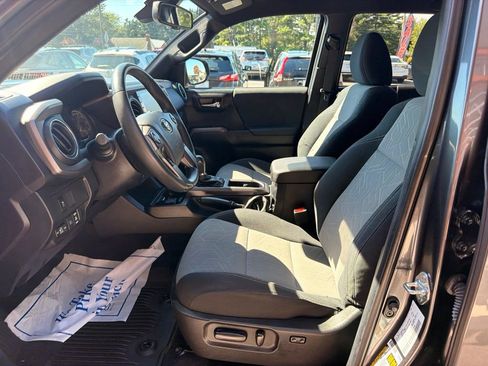 Used 2023 Toyota Tacoma TRD Sport AWD/4WD image 12