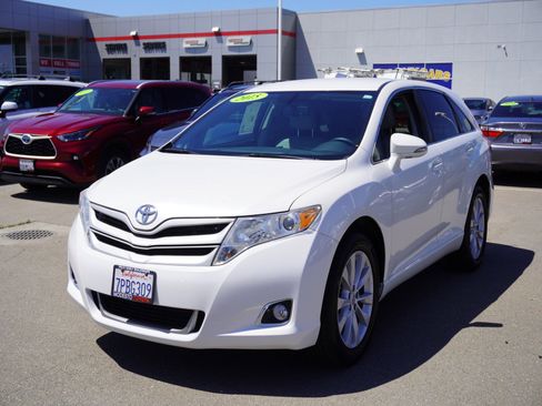Used 2015 Toyota Venza LE FWD image 7