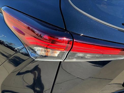 Used 2024 Toyota Highlander XLE image 26