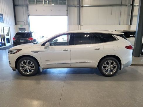 Used 2018 Buick Enclave Avenir w/ Avenir Technology Package AWD/4WD image 4