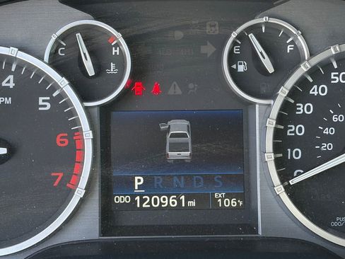 Used 2017 Toyota Tundra SR5 w/ SR5 Upgrade Package AWD/4WD image 12