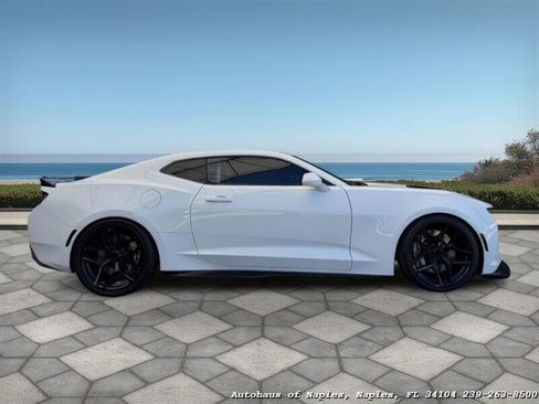 Used 2018 Chevrolet Camaro SS RWD image 21