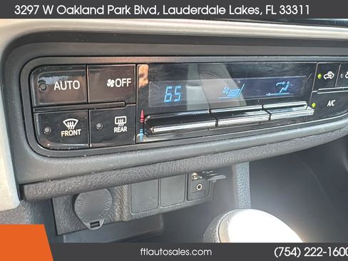Used 2018 Toyota Corolla LE FWD image 49