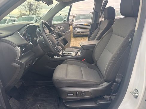Used 2021 Chevrolet Traverse LT image 15