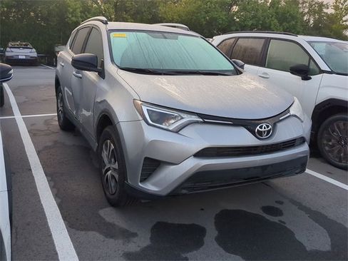 Used 2016 Toyota RAV4 LE image 4