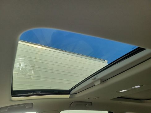 Used 2022 Buick Enclave Avenir w/ Avenir Technology Package image 19