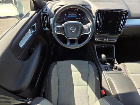Certified 2025 Volvo XC40 B5 Core AWD/4WD image 16