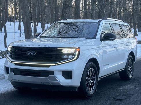 Used 2025 Ford Expedition Platinum image 9