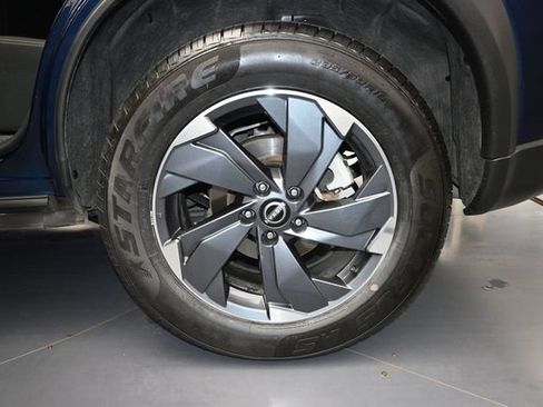 Used 2025 Nissan Rogue SV FWD image 13