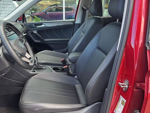 Used 2023 Volkswagen Tiguan SE w/ Panoramic Sunroof Package image 11