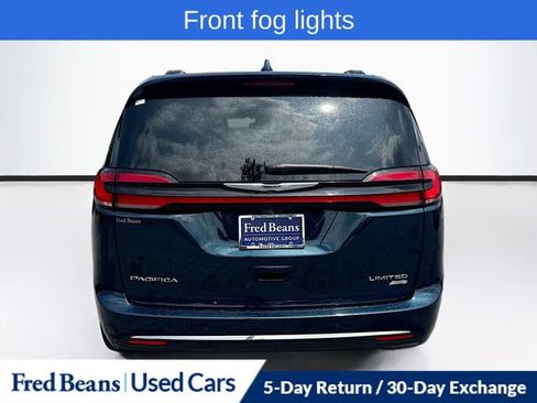 Used 2022 Chrysler Pacifica Limited w/ Uconnect Theater Family Group AWD/4WD image 7