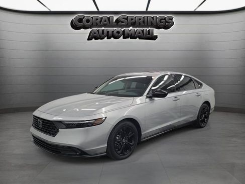 Certified 2025 Honda Accord SE image 3