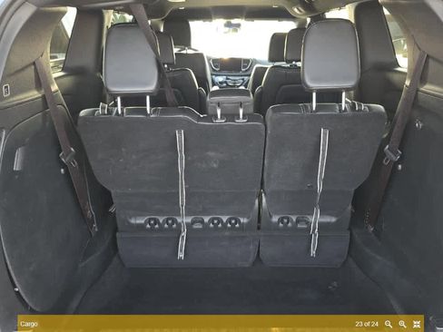 Used 2025 Chrysler Pacifica Select image 21