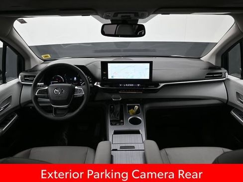 Used 2026 Toyota Sienna XLE AWD/4WD image 12