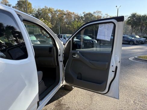 Used 2007 Nissan Frontier XE w/ Preferred Pkg image 30