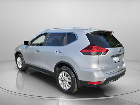 Used 2017 Nissan Rogue SV FWD image 3