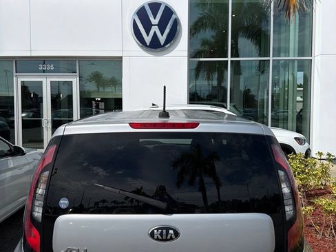 Used 2017 Kia Soul + FWD image 4
