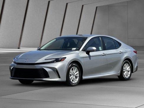 Used 2025 Toyota Camry LE FWD image 8