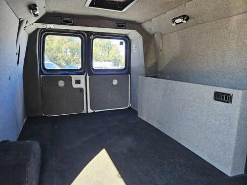 Used 2001 Ford E-350 and Econoline 350 Extended Super Duty image 24